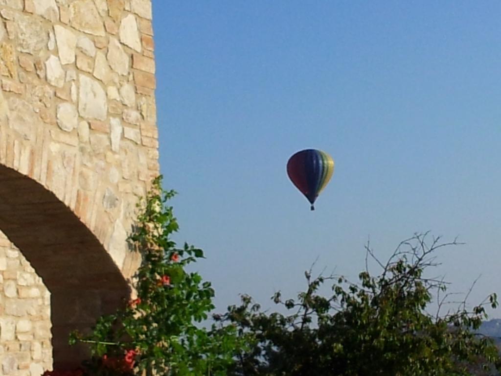 הוילה טודי Agriturismo La Torraccia מראה חיצוני תמונה