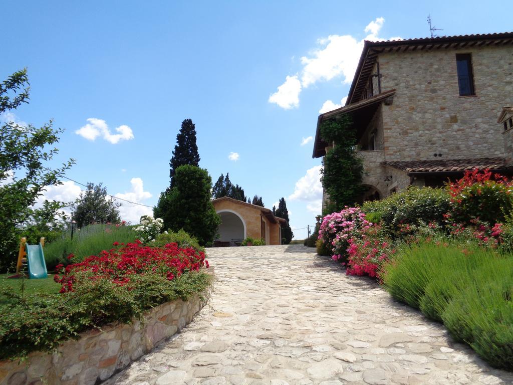 הוילה טודי Agriturismo La Torraccia מראה חיצוני תמונה